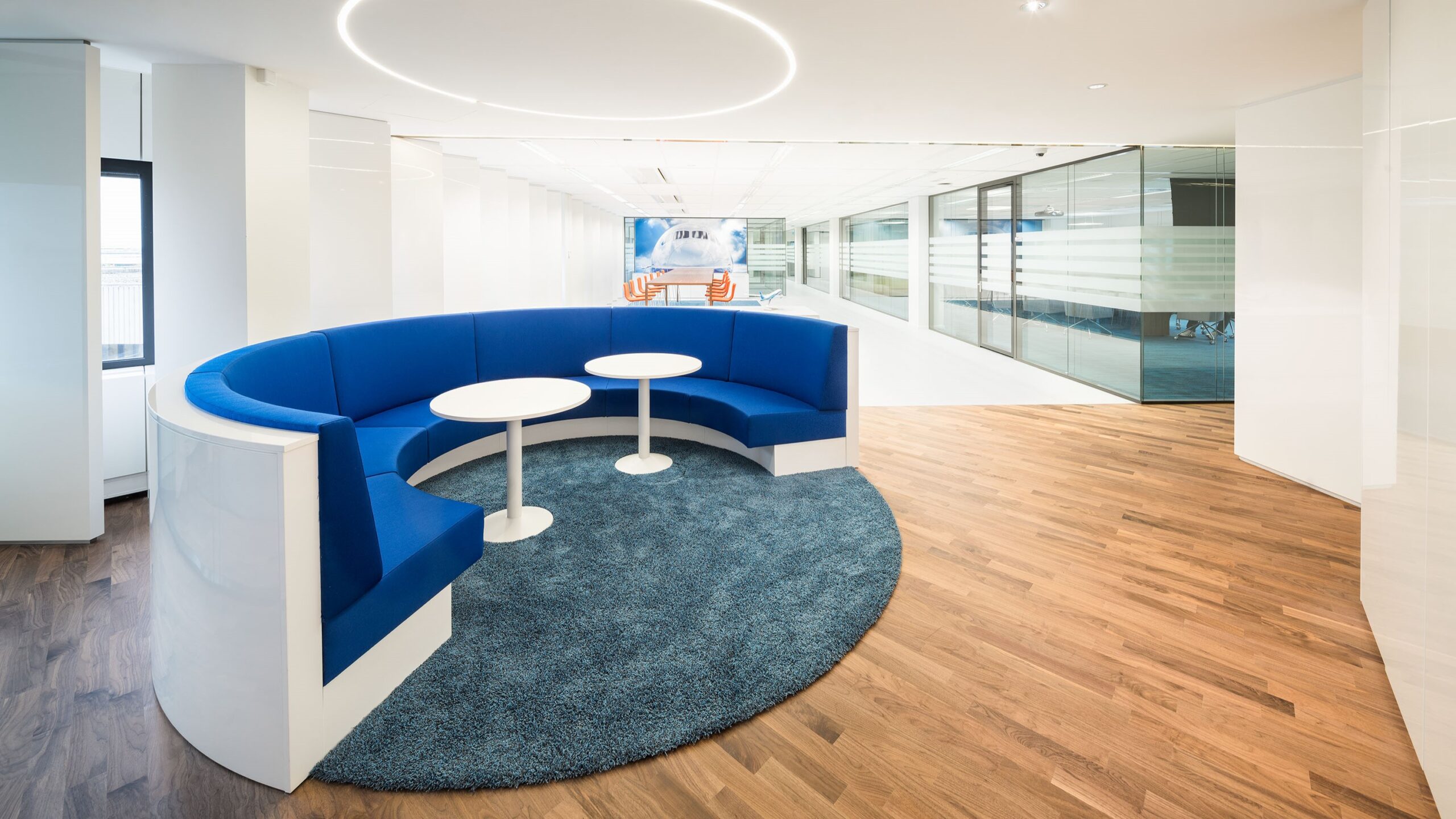 Gestoffeerde bank Boeing Gestoffeerde bank door A&D Interieurbouw
