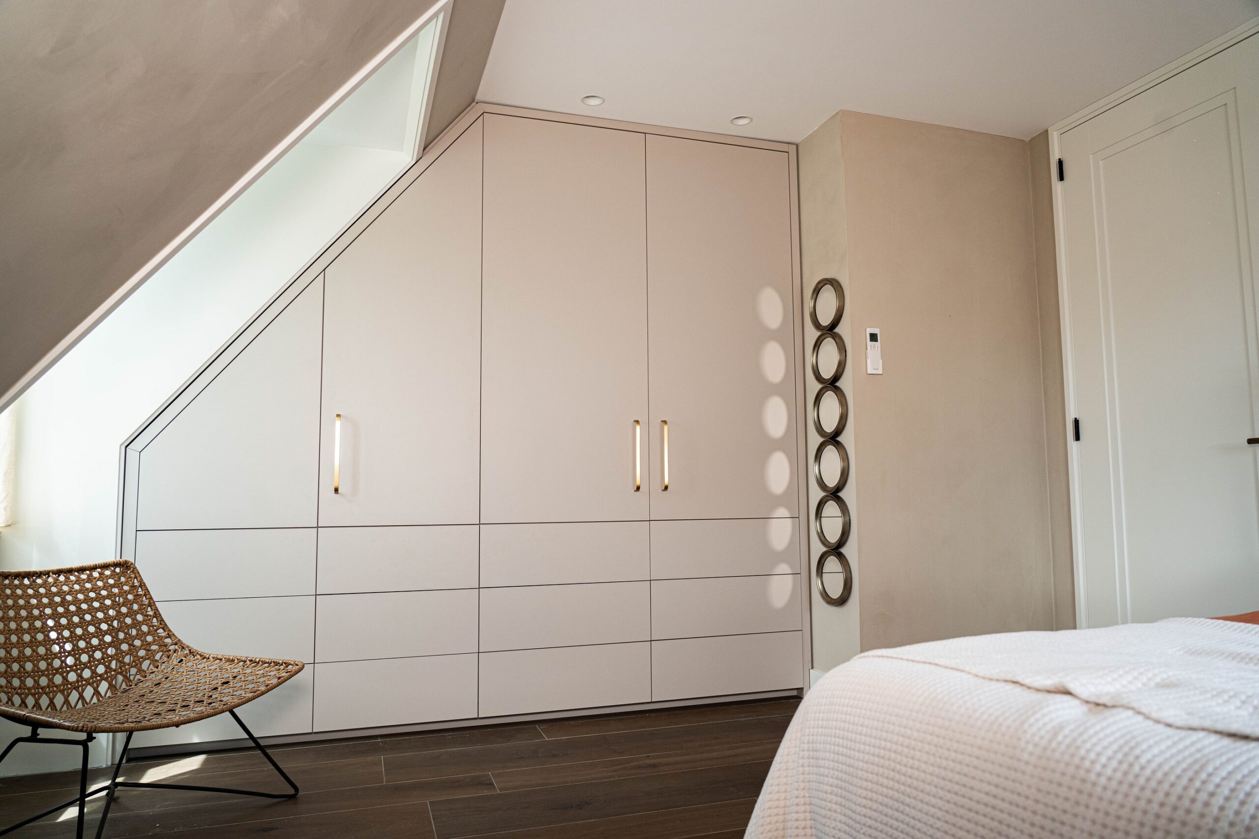 Kast schuin plafond sm Kast schuin plafond sm